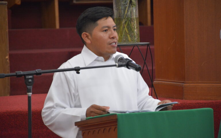 Celebracion de la Palabra/ Celebration of the Word of God